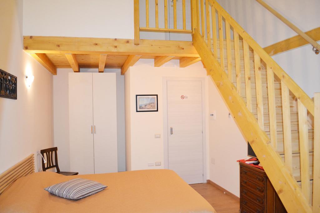 La Cattedrale Bed & Breakfast Neapel Rum bild